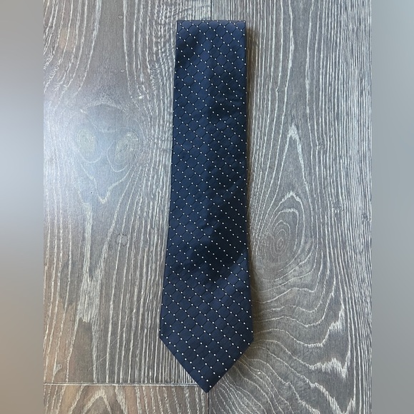 Tommy Hilfiger 100% Silk Navy with white polka dot men’s tie - Picture 1 of 7